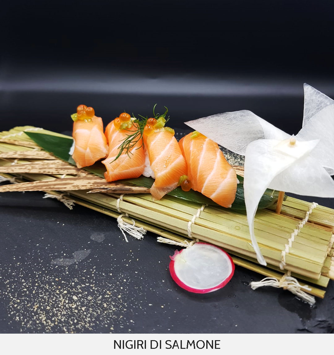 HOMU_NIGIRI_DI_SALMONE